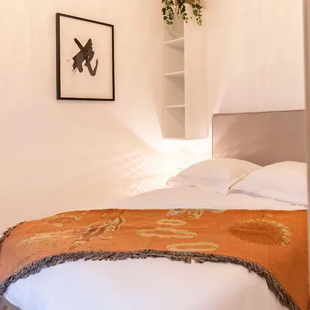 Thomas Price Apartment *